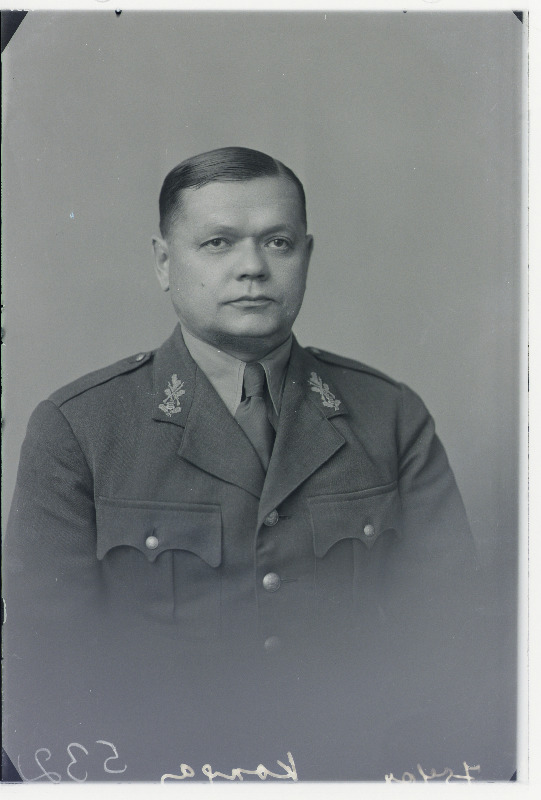 Lääne-Saare Kaitseringkonna staabi ohvitser kapten Eduard Kongas.