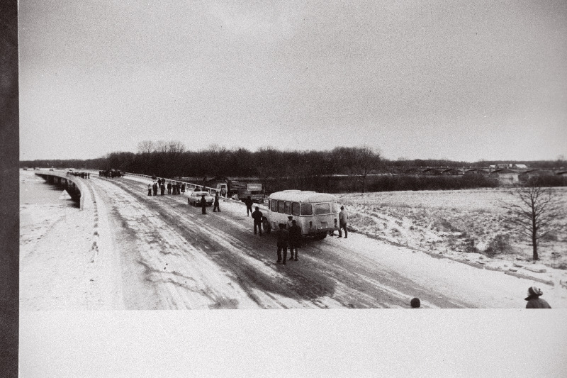 Läänemaal asuva Kasari jõe uue silla avatseremoonia.