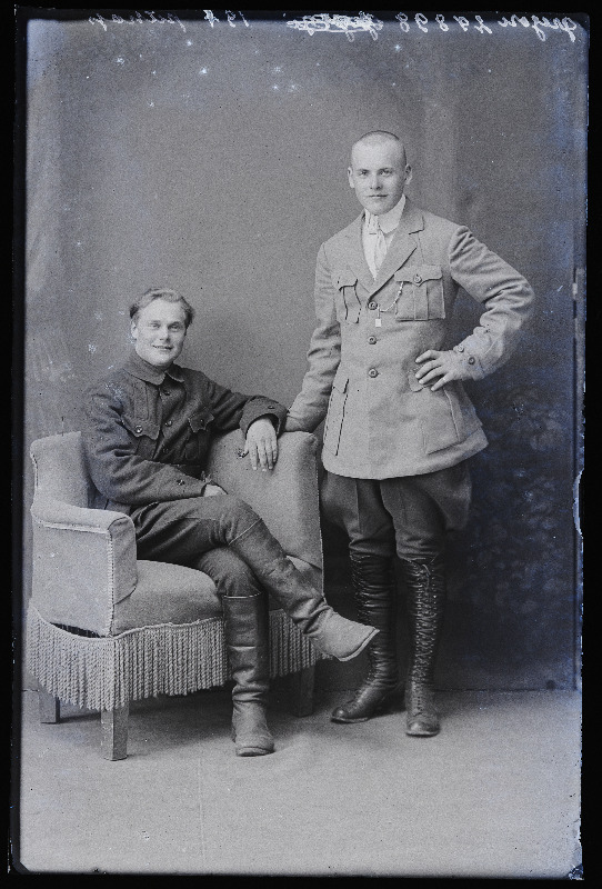 Kaks venda, õppursõdurid, [6. Jalaväepolgu Viljandi Kooliõpilaste Roodu sõdur Jaak Gregor].
