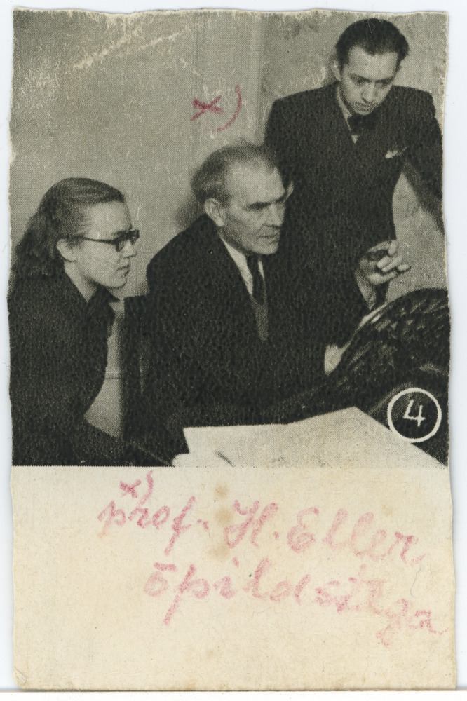 Professor Heino Eller õpilastega
