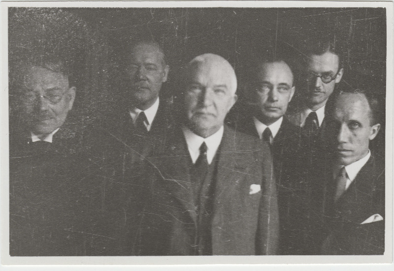 Eduard Virgo koos kaaslaste-kollegidega [ametireisil Berliinis]