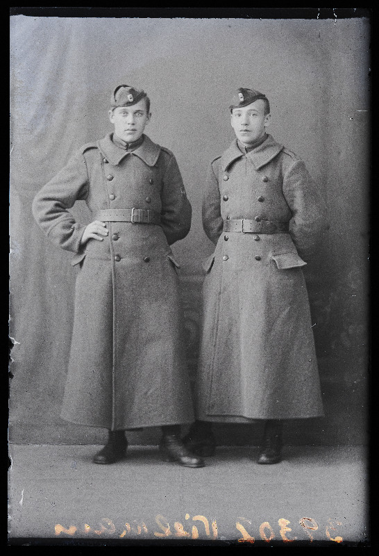 Kaks sõjaväelast, (foto tellija Viilmann).
