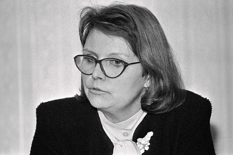 Oviir, Siiri - jurist, Riigikogu keskfraktsiooni liige.
