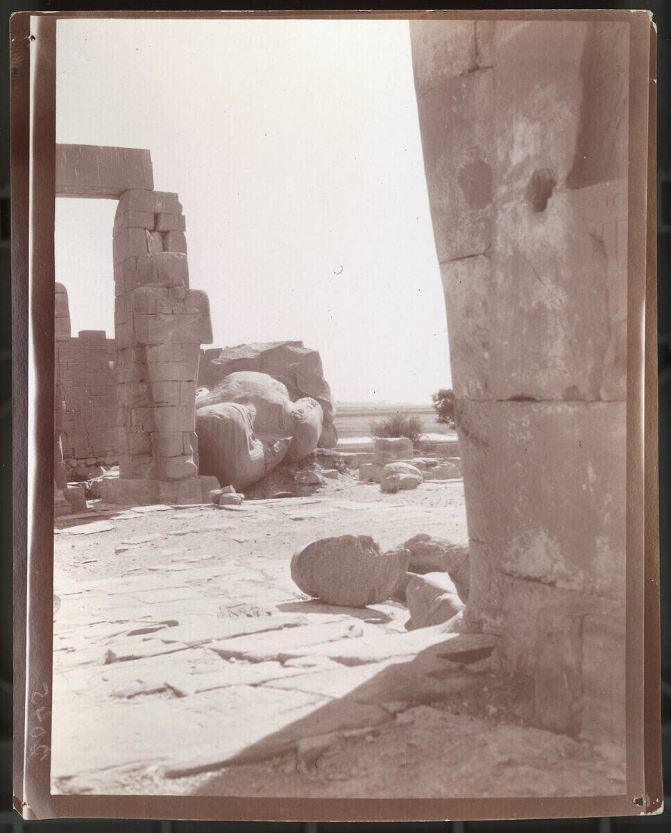Luxor, Ramesseum, liegende Kolossalstatue Ramses II.