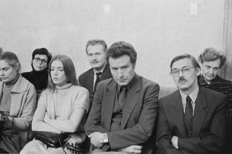 RAT "Estonia" näitlejad pärast külalisetendusi Moskvas arutelul NSV Liidu Kultuuriministeeriumis. Esireas paremalt 2. Voldemar Kuslap, tagareas paremalt 2. Väino Puura.