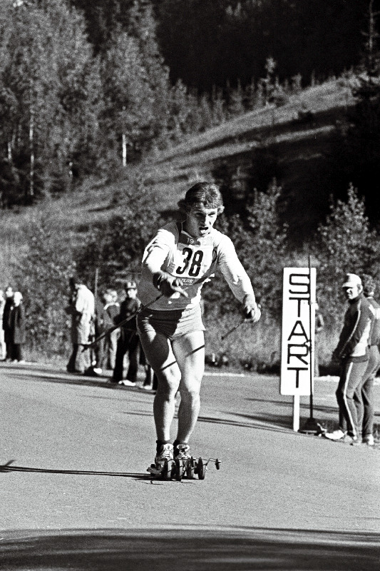 Üleliidulistel esivõistlustel kahevõistluses 15km rattassuusatamises esikoha võitnud TRÜ kehakultuuriteaduskonna üliõpilane Fjodor Koltšin rajal.