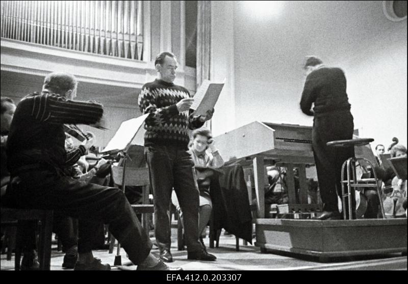 Georg Ots, ERSO ja dirigent Roman Matsov.