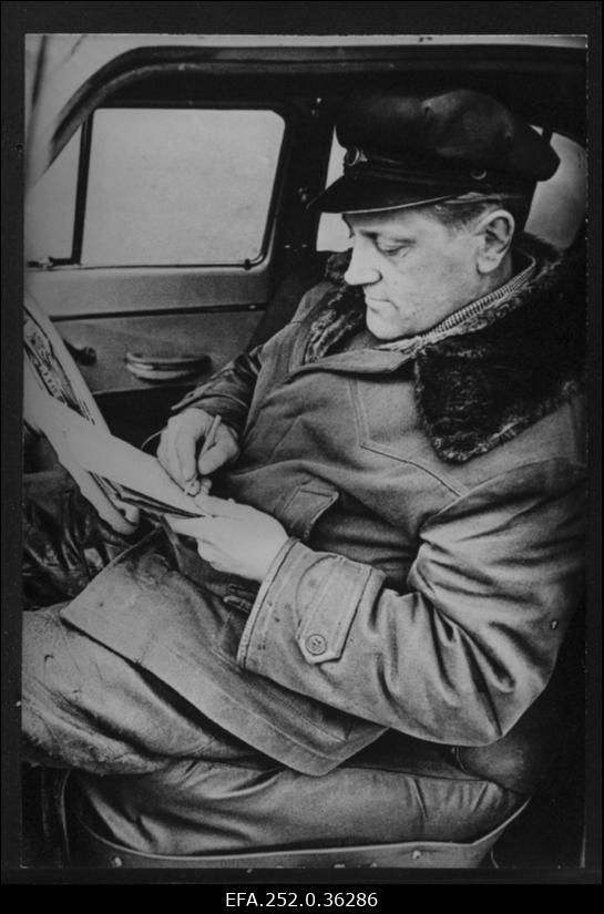 20 aastase autojuhtimistaažiga taksojuht Andres Andevei.