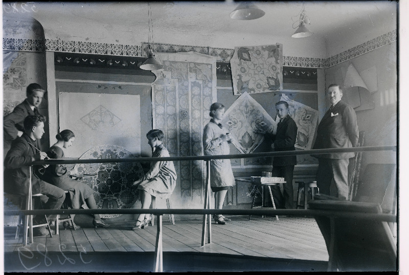 Ornamentika tund Riigi kunsttööstuskoolis.