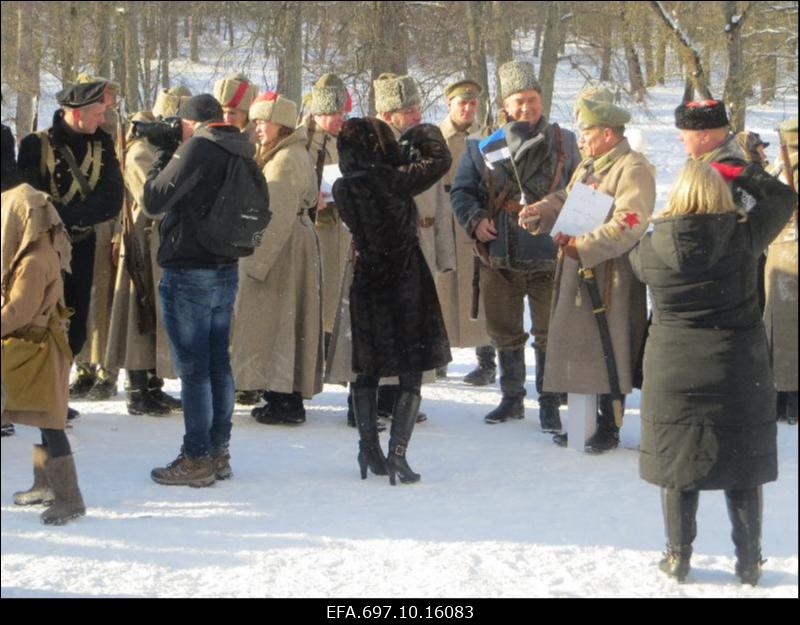 Taaslavastuslahing Viimsi mõisa pargis. Etendatakse Vabadussõja lahingut.