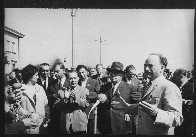 Armeenia kunstinädal. Armeenia NSV delegatsiooni vastuvõtt Tallinna lennujaamas.