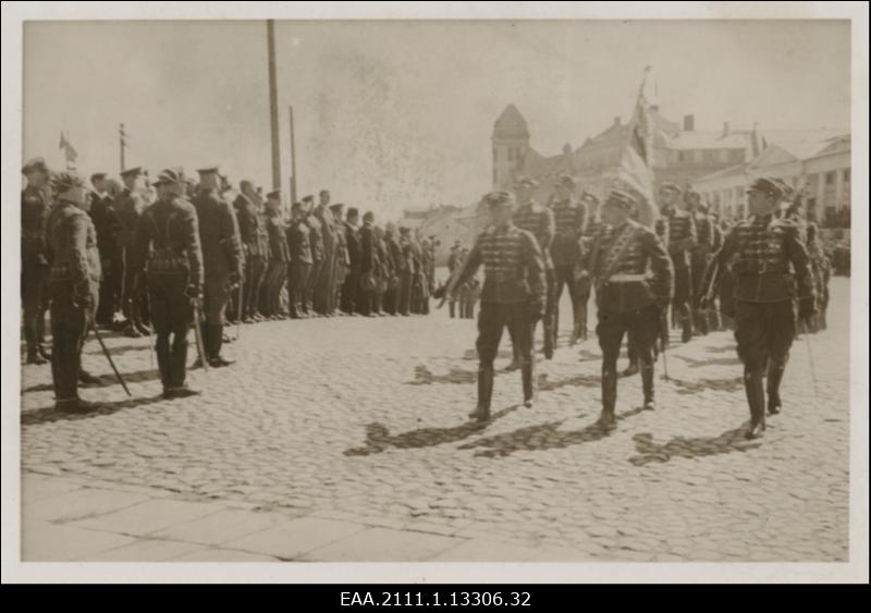 Vabadusristi kavaleride ja sõjainvaliidide päeva tähistamine Tartus 21.05.1936, ratsarügement paraadil Söögiturul