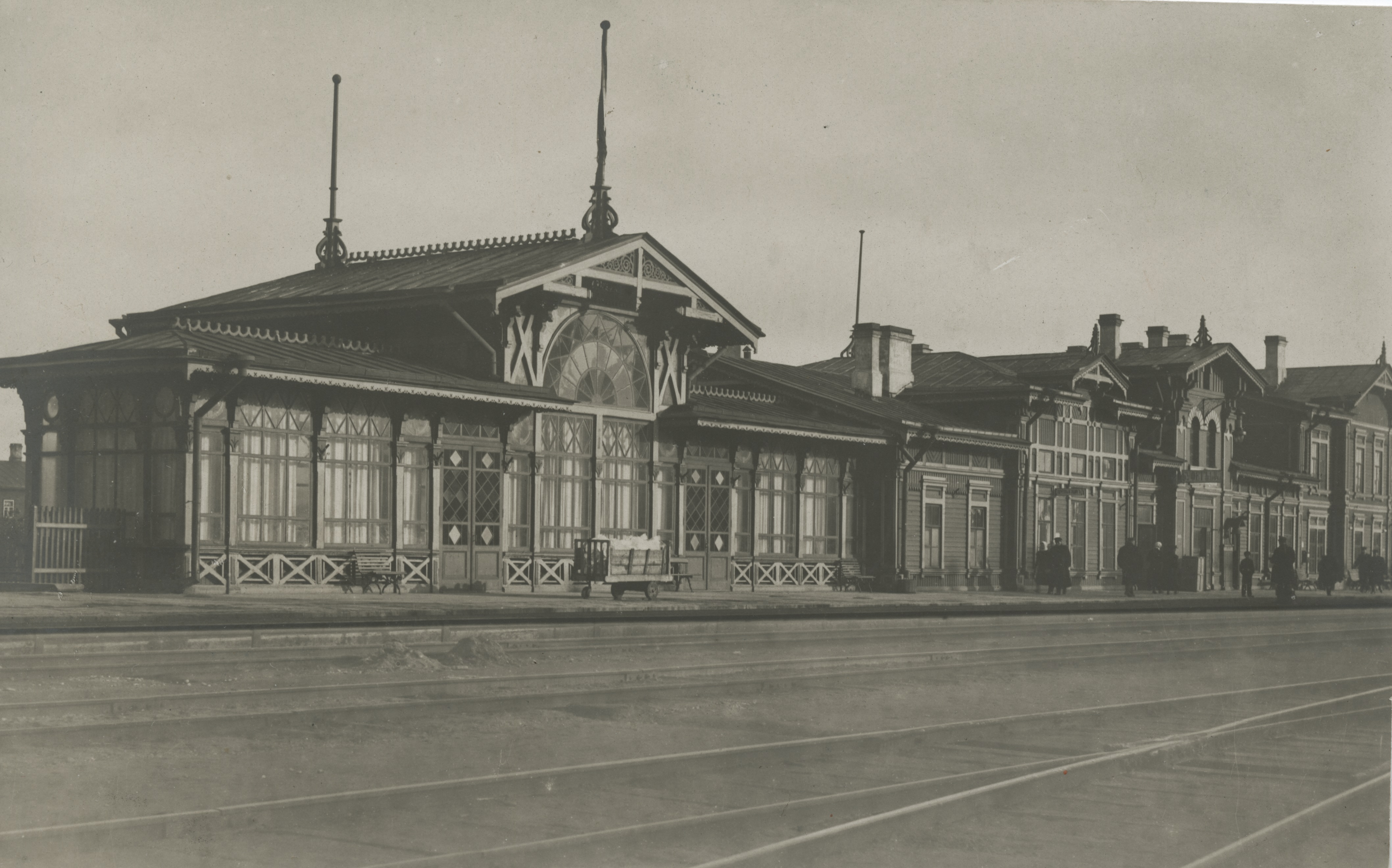 Postkaart. Narva raudteejaam - Esimene Narva jaamahoone.