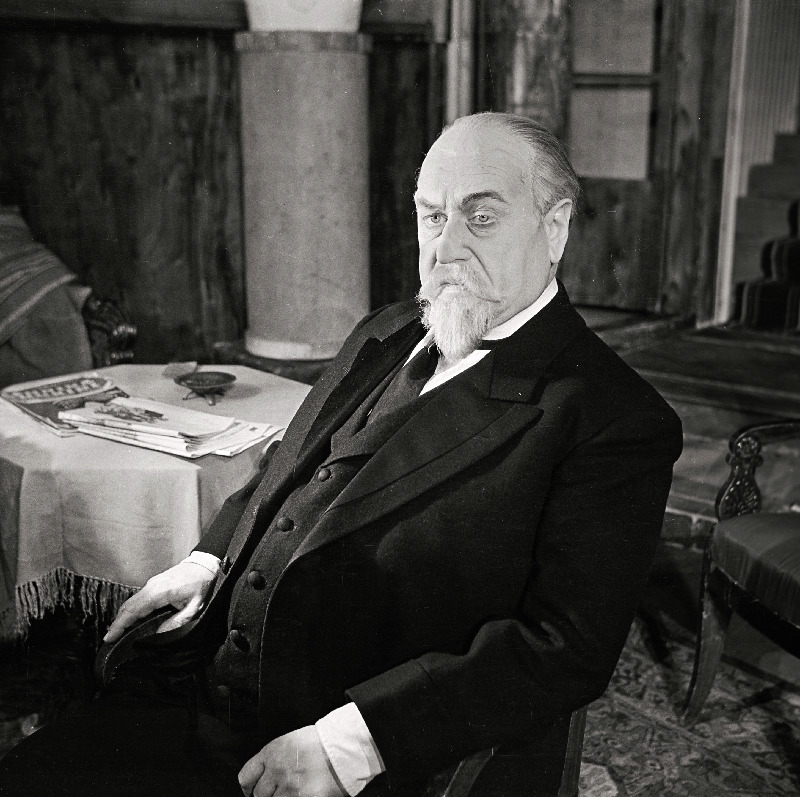 Stseen H. Raudsepa komöödiast Põrunud aru õnnistus. Jeremias Suurkukk - Arno Suurorg.