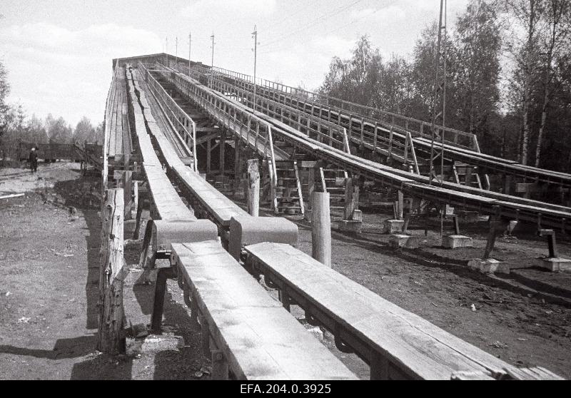 Tootsi Turbatööstuse estakaadil.