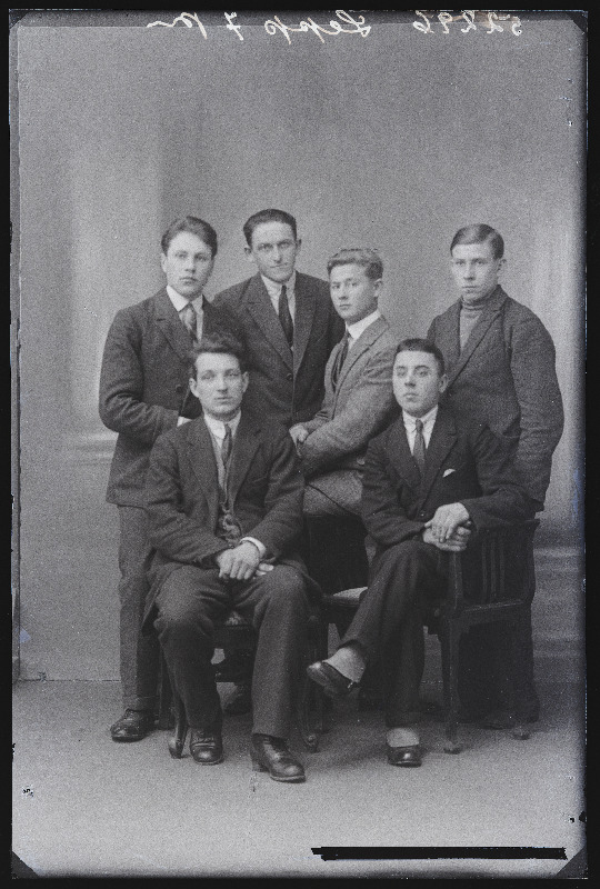 Grupp mehi, (foto tellija August Lepp Tääksist).