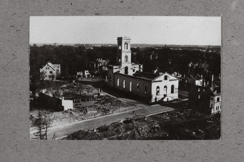 Vaade Maarja kiriku varemetele.