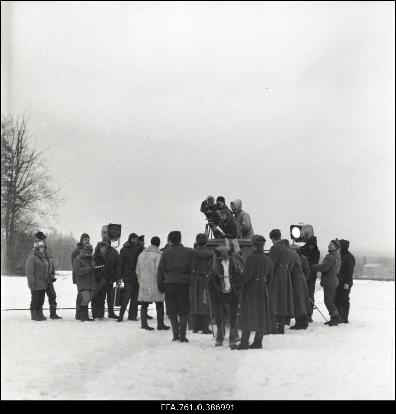 Filmi "Äratus" filmimine. Kinnijäänud veoauto lükkamise episoodi filmimine.