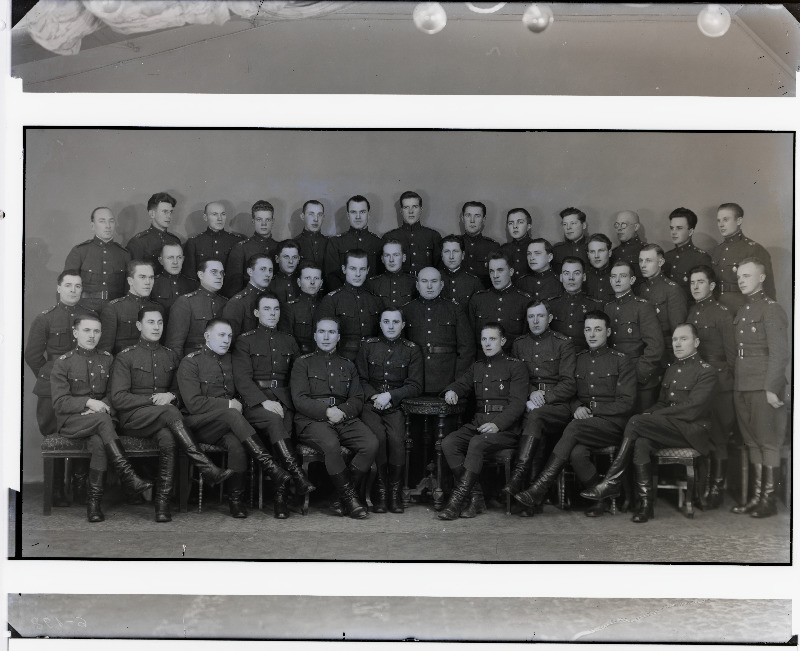 Grupp sidepataljoni mehi.