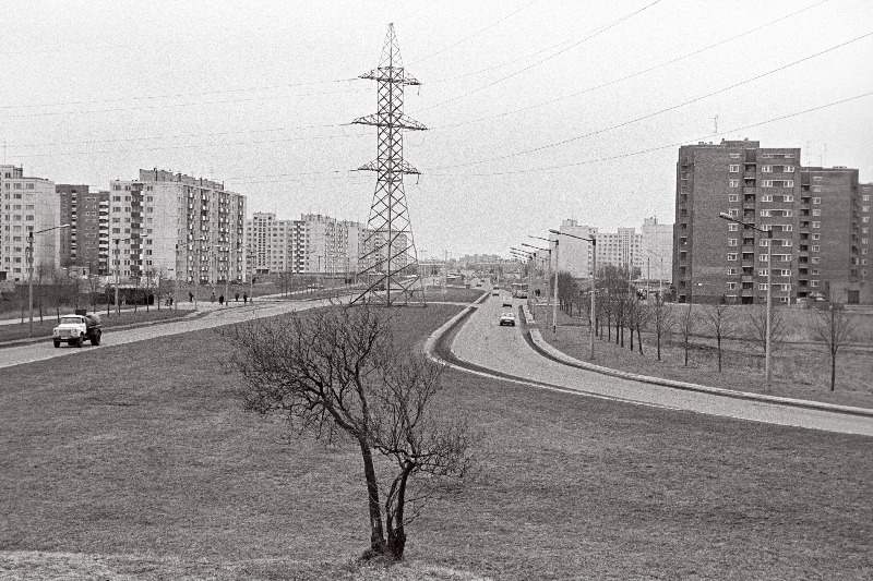 Lasnamäe vaade - (kõrgepingeliin).