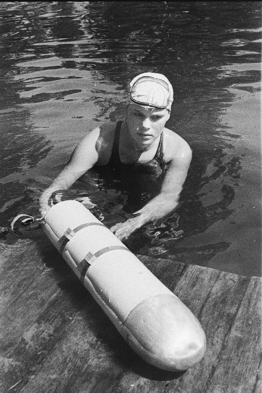 NSV Liidu allveeorienteerumise meistrivõistlustel Viitnas mitmevõistluses esikoha võitnud Aini Leik.