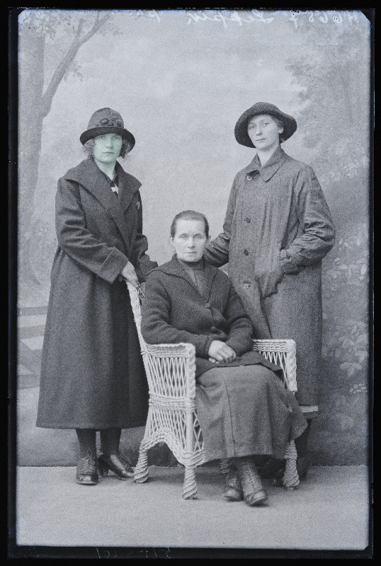 Grupp naisi, (foto tellija Leppik).