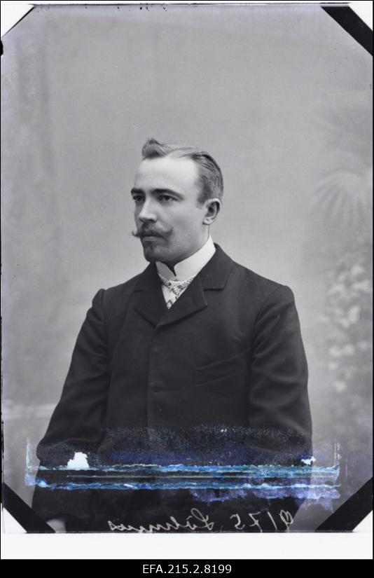 Võhma kooliõpetaja Lõhmus.