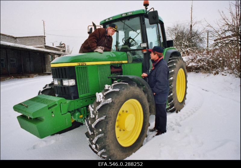 Traktor lähivaates.