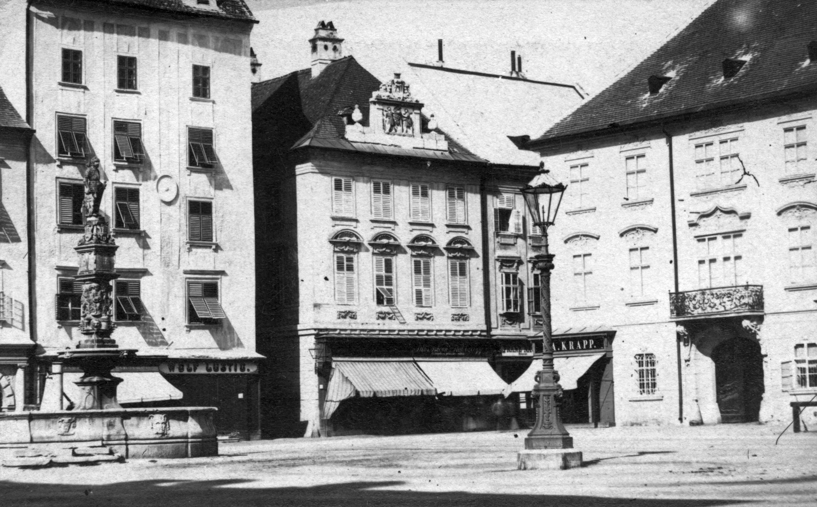 Fő tér (Hlavné námestie), közepén a Roland-kúttal. Fortepan 6995 - lang