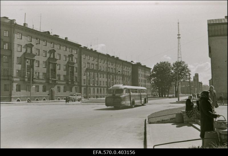 Ants Laikmaa ja Lomonossovi (Gonsiori) tänava ristmik.