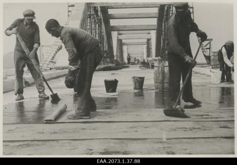 Pärnu Suursilla ehitus, silladeki asfalteerimine