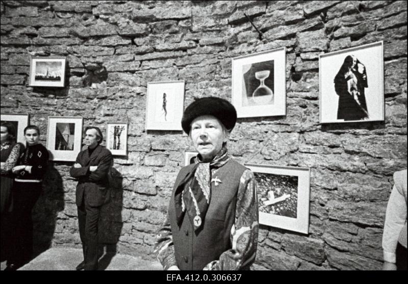 Esimese foto-näitus müügi avamine Kiek in de Kök'i keldris (Stodomi" annetus Nõukogude Rahufondile). Avab O. Lauristin.