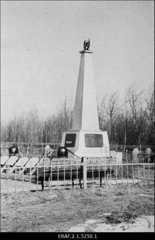 Mälestusmärk Paldiskis, mis on püstitatud aastatel 1941-1945 Teises maailmasõjas langenuile.