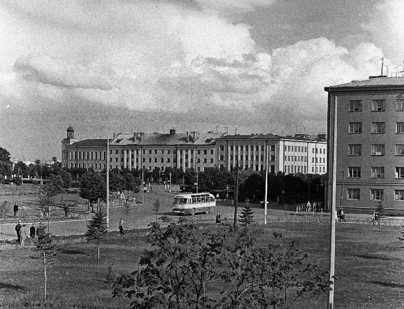 Vaade Peetri väljakule Narvas.