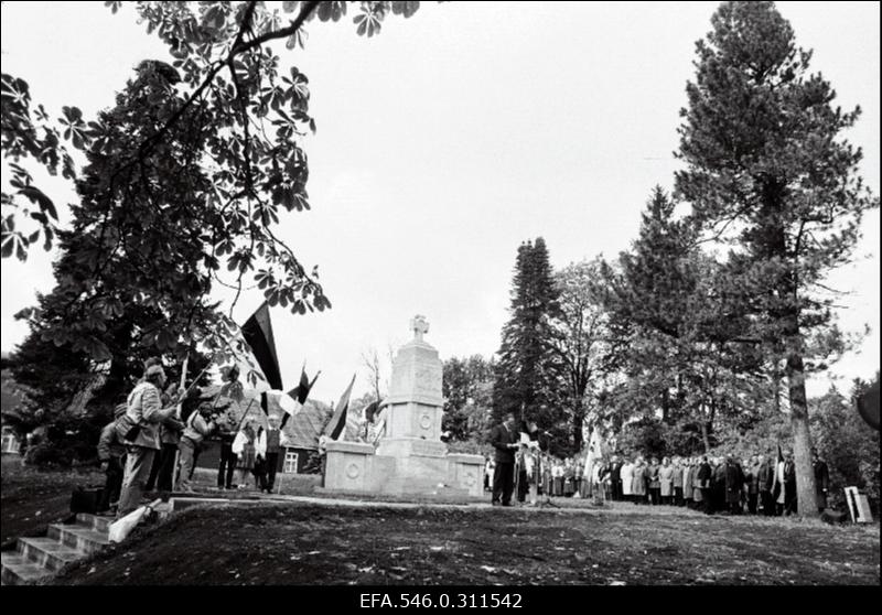 Kullamaa ausamba avamine.