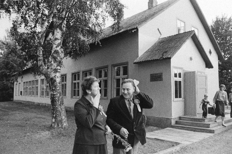 Häädemeeste kultuurimaja direktor Evi Põrk (vasakul) ja kunstiline juht Ants Põrk Häädemeeste päevade lõpetamisel.