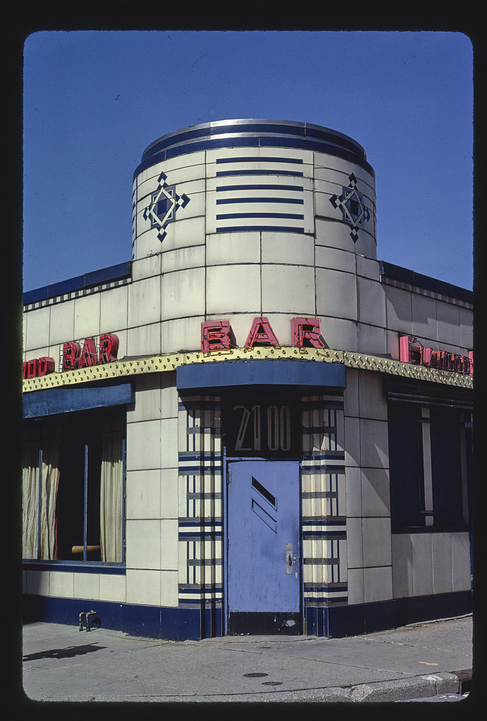 Elwood Bar, entrance detail, closer overall view, 200 Woodward Avenue, Detroit, Michigan (LOC)