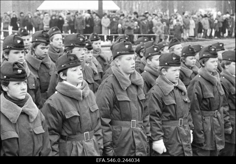 Kaitseväe ja kaitseliitlaste paraad Vabaduse väljakul Eesti Vabariigi 75. aastapäeva tähistamiseks.
