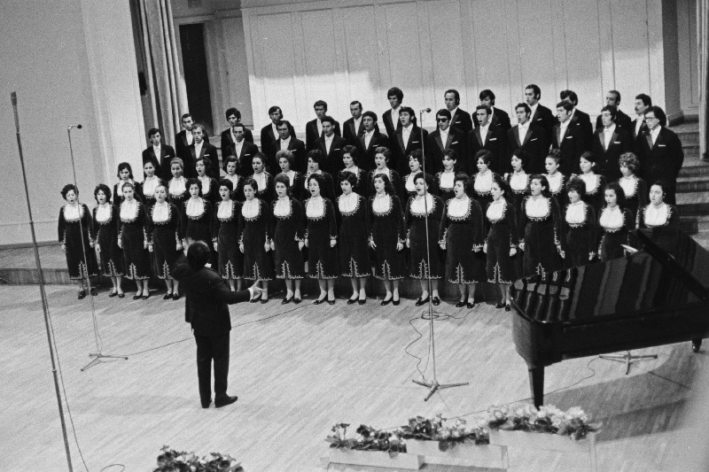 Üleliidulisel koorifestivalil Tallinn - 72 Estonia kontserdisaalis esineb Armeenia Pedagoogilise Instituudi segakoor .
