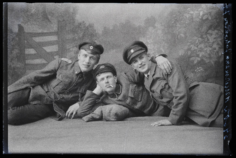 Grupp sõjaväelasi, (foto tellijad Vassermann [Vassmann], Johanson).