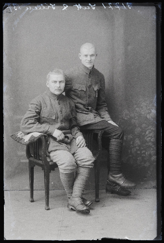 Sõjaväelased Sutt ja Kleen.