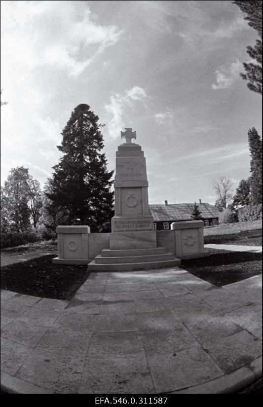 Kullamaa ausamba avamine.