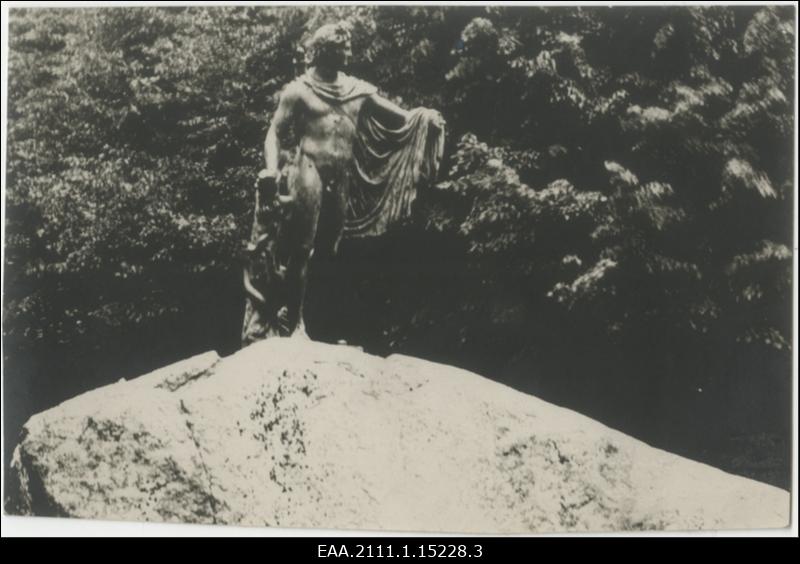 Skulptuur "Belvedere Apollo" Alatskivi mõisapargis