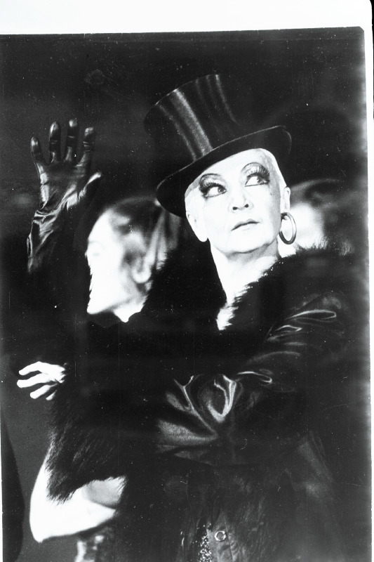 V.Kingissepa nim. TRA Draamateatri näitleja Ita Ever osatäitjana lavastuses "Inimese elu".