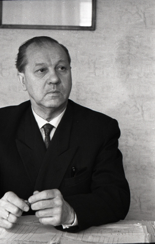 Variste, Jüri, Eesti NSV rahvakunstnik, Tallinna Riikliku Konservatooriumi dirigeerimise kateedri juhataja.