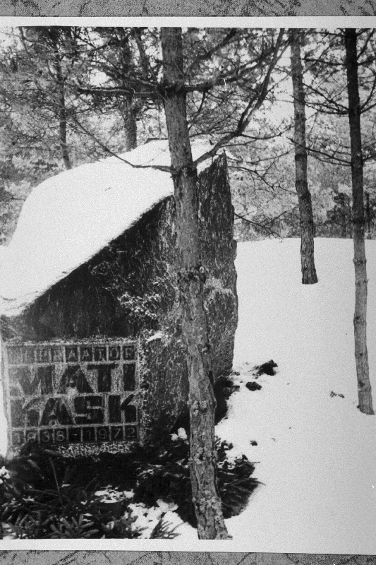 Filmioperaator Mati Kase haud Pärnamäe kalmistul.