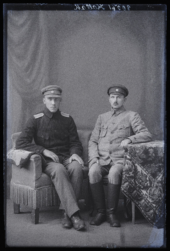 Kaks sõjaväelast, (foto tellija Kallak).