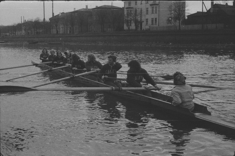 Naiste sõudmise 8+ paadid.