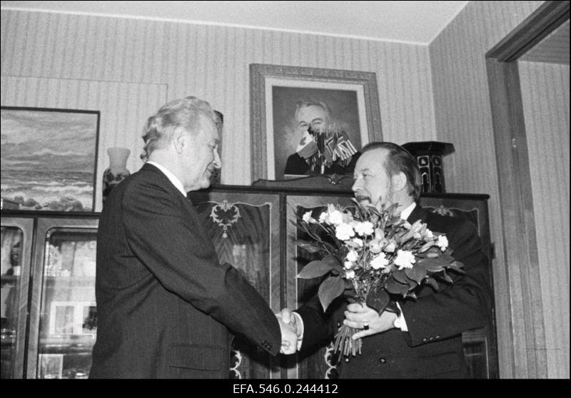 Poliitikud Ülo Nugis ja Arnold Rüütel (vasakul) viimase sünnipäeval.