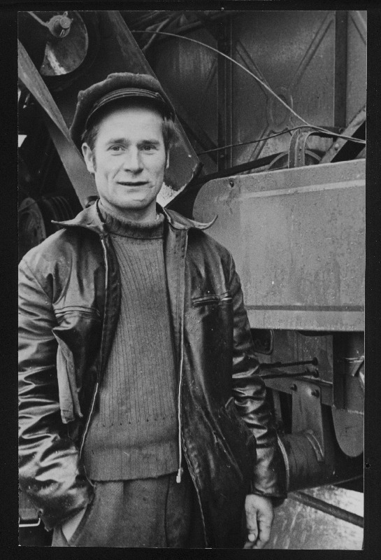 Kombainerite sotsialistlikus võistluses teise koha saavutanud Paide rajooni Tee Kommunismile kolhoosi kombainer Viljo Paukku.